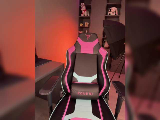 BloomJuliette's BongaCams show and profile