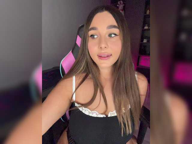 BloomJuliette's BongaCams show and profile