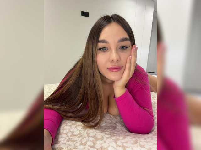 BloomJuliette's BongaCams show and profile