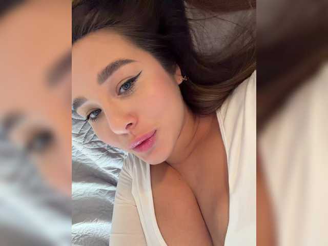 BloomJuliette's BongaCams show and profile