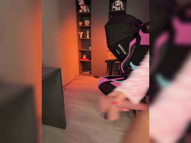 BloomJuliette's BongaCams show and profile