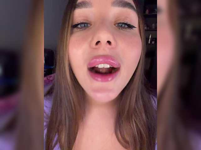 BloomJuliette's BongaCams show and profile