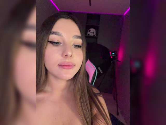 BloomJuliette's BongaCams show and profile