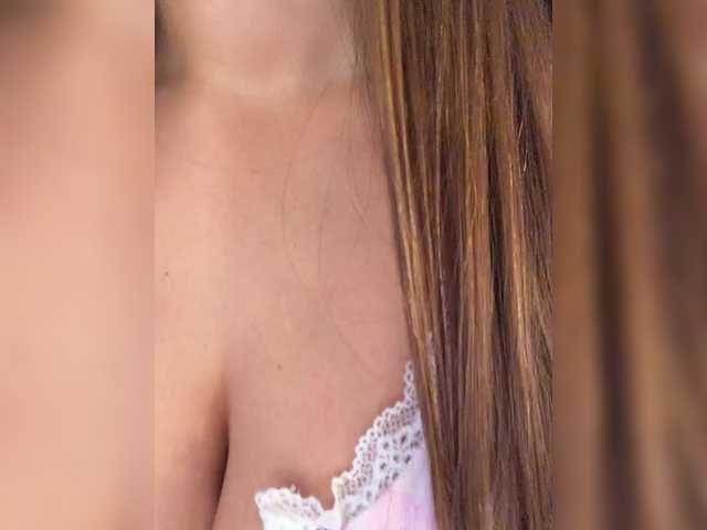 BloomJuliette's BongaCams show and profile