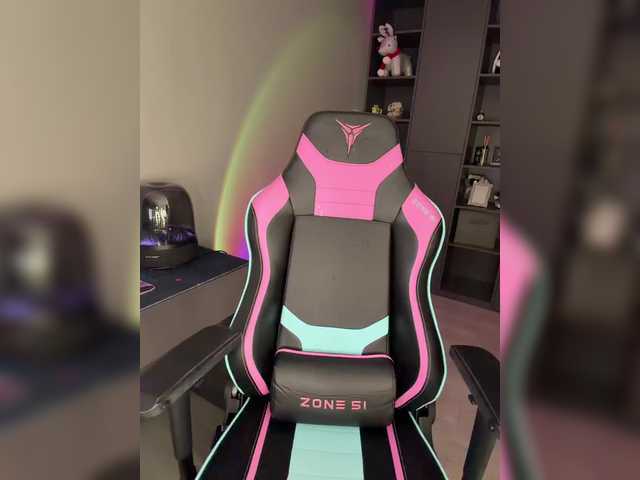 BloomJuliette's BongaCams show and profile