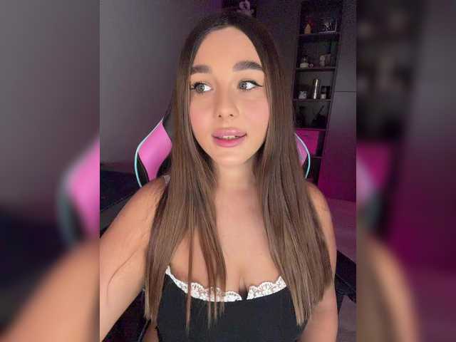 BloomJuliette's BongaCams show and profile