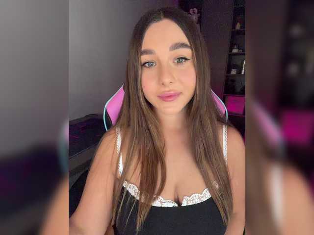 BloomJuliette's BongaCams show and profile