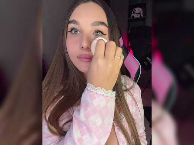 BloomJuliette's BongaCams show and profile