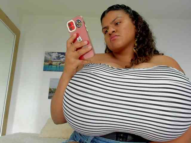 Bigmom-22 webcam