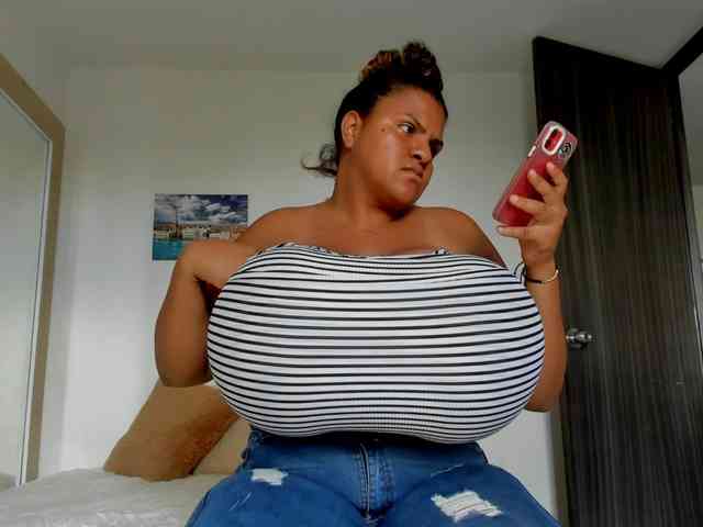Bigmom-22 webcam