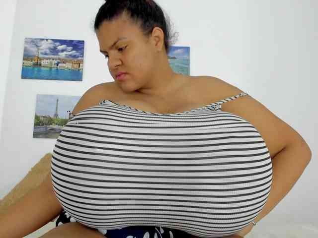 Bigmom-22 webcam
