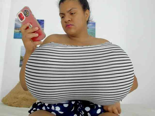 Bigmom-22 webcam