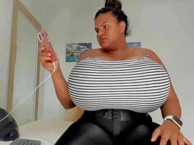 Bigmom-22 webcam