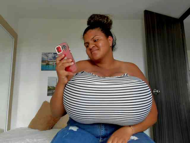 Bigmom-22 webcam