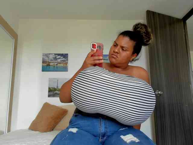 Bigmom-22 webcam