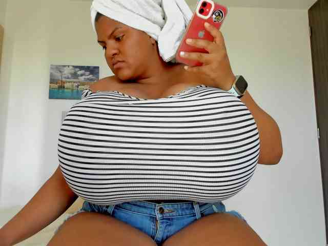 Bigmom-22 webcam