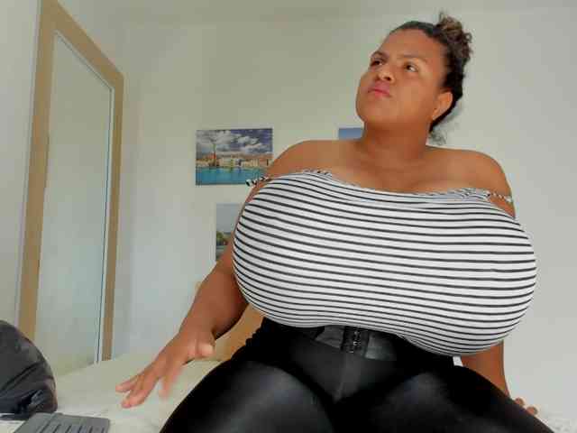 Bigmom-22 webcam