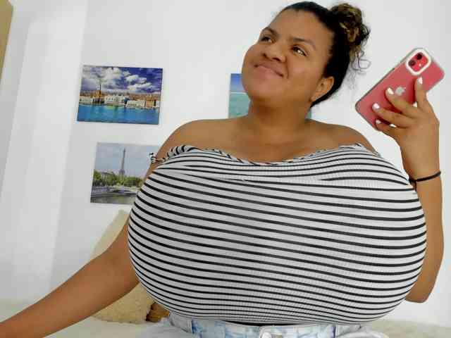 Bigmom-22 webcam