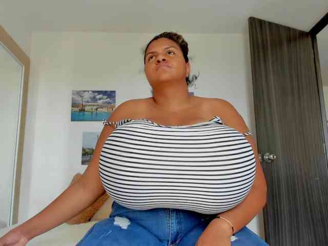 Bigmom-22 webcam