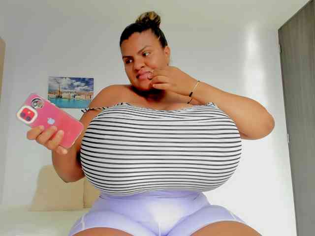Bigmom-22 webcam