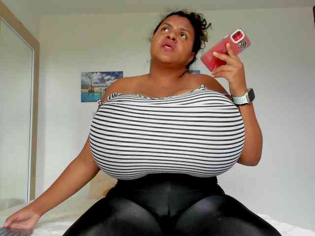 Bigmom-22 webcam
