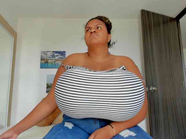 Bigmom-22 webcam