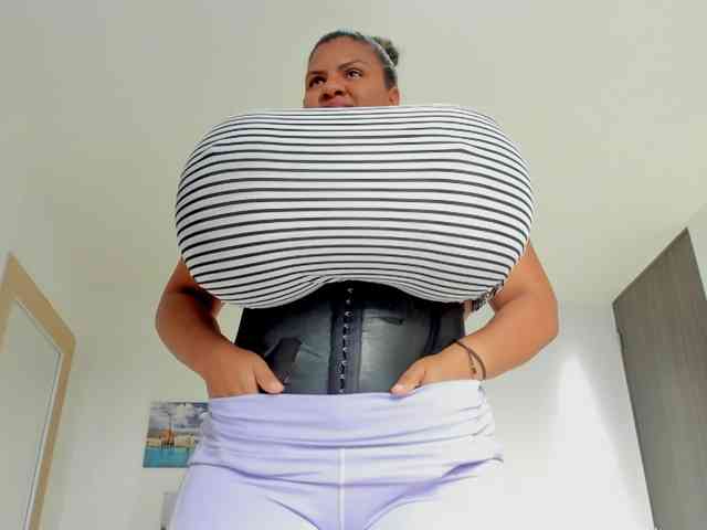 Bigmom-22 webcam