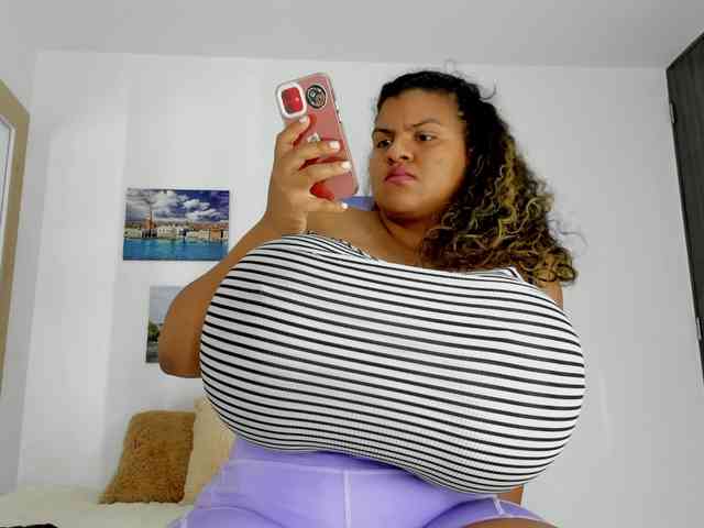 Bigmom-22 webcam