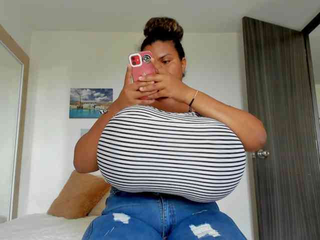 Bigmom-22 webcam