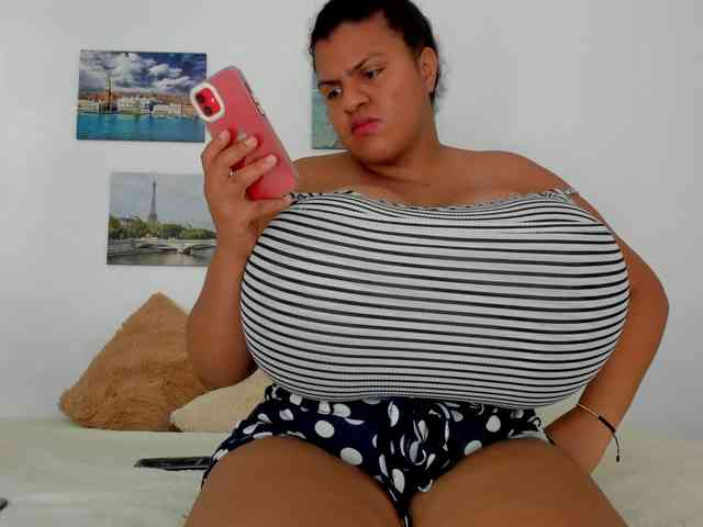 Bigmom-22 webcam