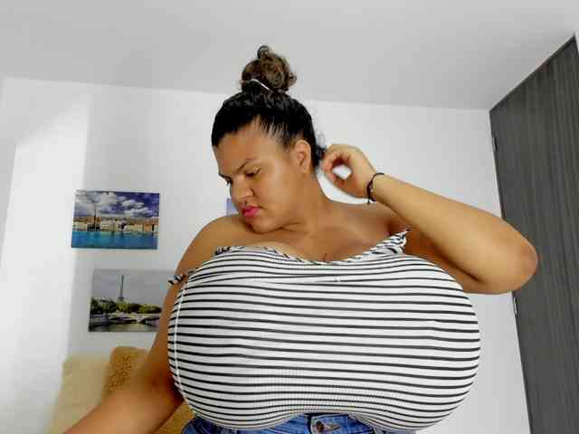 Bigmom-22 webcam
