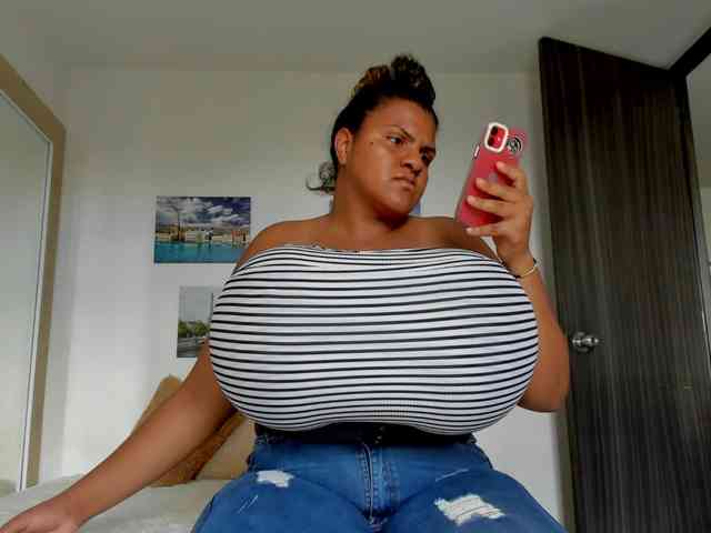 Bigmom-22 webcam