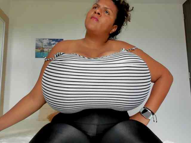 Bigmom-22 webcam