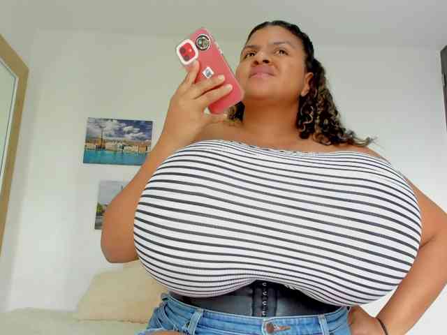 Bigmom-22 webcam