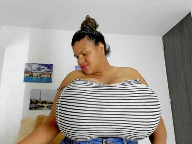 Bigmom-22 webcam