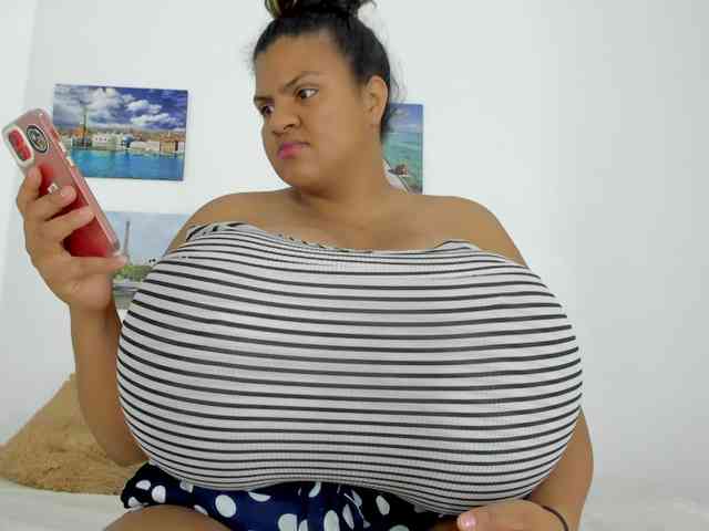 Bigmom-22 webcam