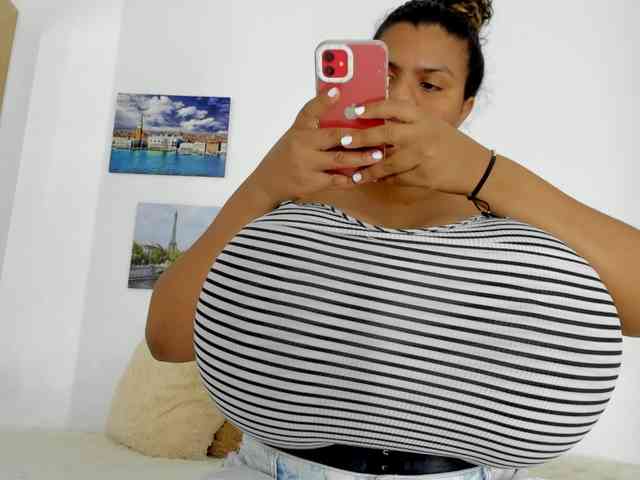 Bigmom-22 webcam