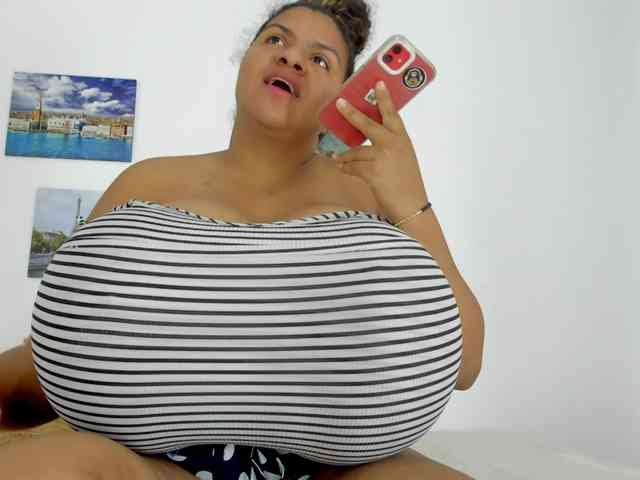 Bigmom-22 webcam
