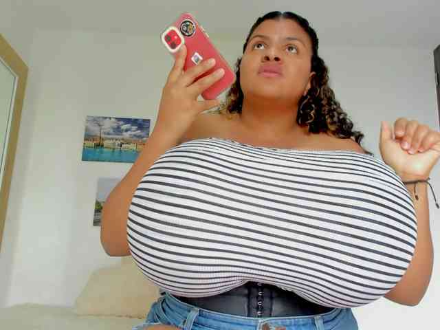 Bigmom-22 webcam
