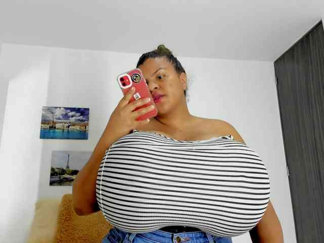Bigmom-22 webcam