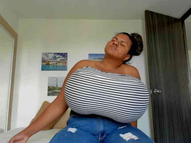 Bigmom-22 webcam