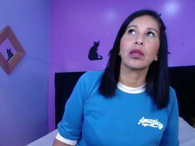 Shanon-mature webcam bongacams model stream image