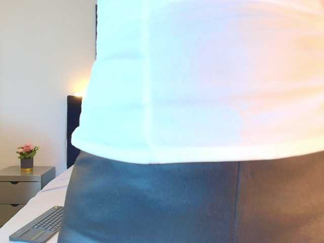 Shanon-mature's BongaCams show and profile