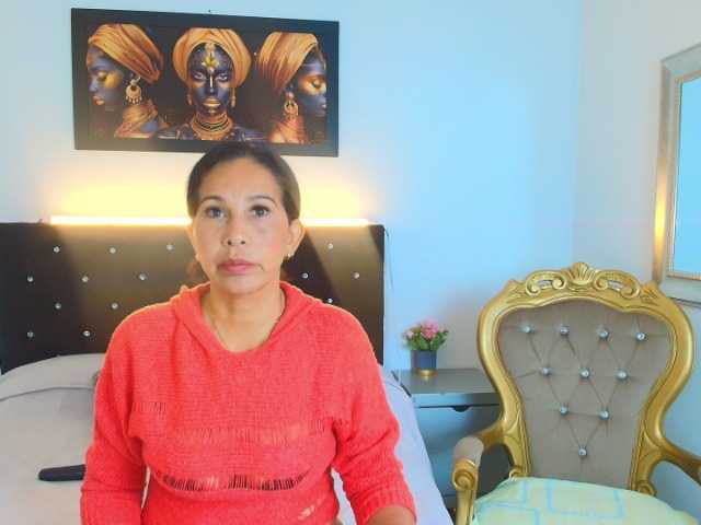 Shanon-mature live cam profile