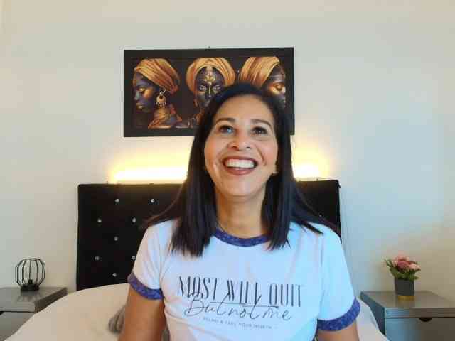 Shanon-mature webcam