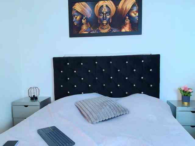 Shanon-mature Shanon-mature