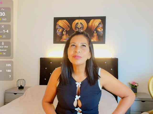 Shanon-mature webcam