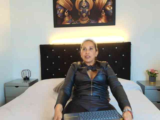 Shanon-mature Live Webcam on BongaCams