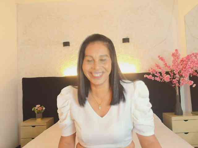 Shanon-mature webcam