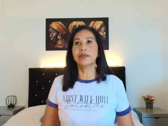 Shanon-mature webcam